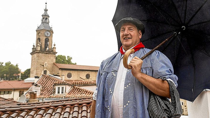 “La gente está con muchas ganas y tengo que pedir que se use la cabeza y nos faciliten llegar a la balconada, que el ímpetu no juegue una mala pasada”