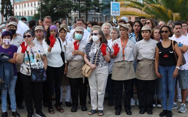 Concentración de repulsa por la agresión sexual sufrida por una trabajadora del Hospital Universitario de Navarra.