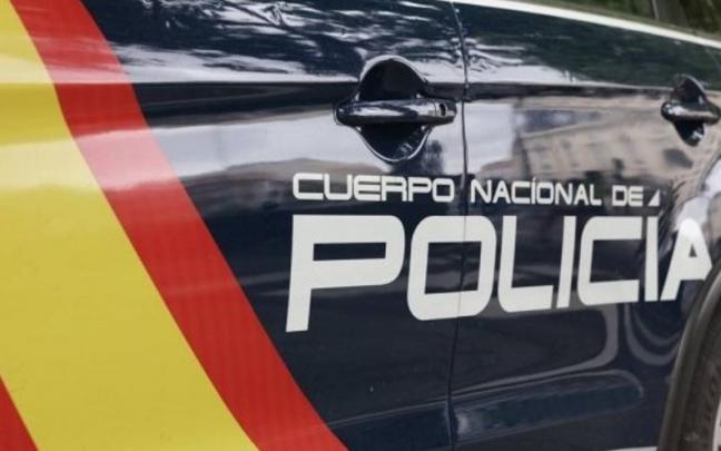 Fotografía de un coche patrulla de la Policía Nacional. Fotografía de un coche patrulla de la Policía Nacional.