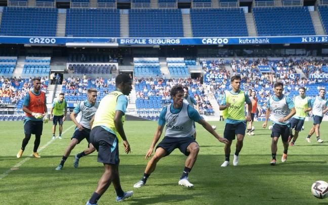 Denboraldi aurreko lehen entrenamendua Anoetan, uztailaren 7an. Denboraldi aurreko lehen entrenamendua Anoetan, uztailaren 7an.