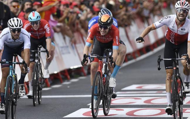 Herrada celebra la victoria en Cistierna.