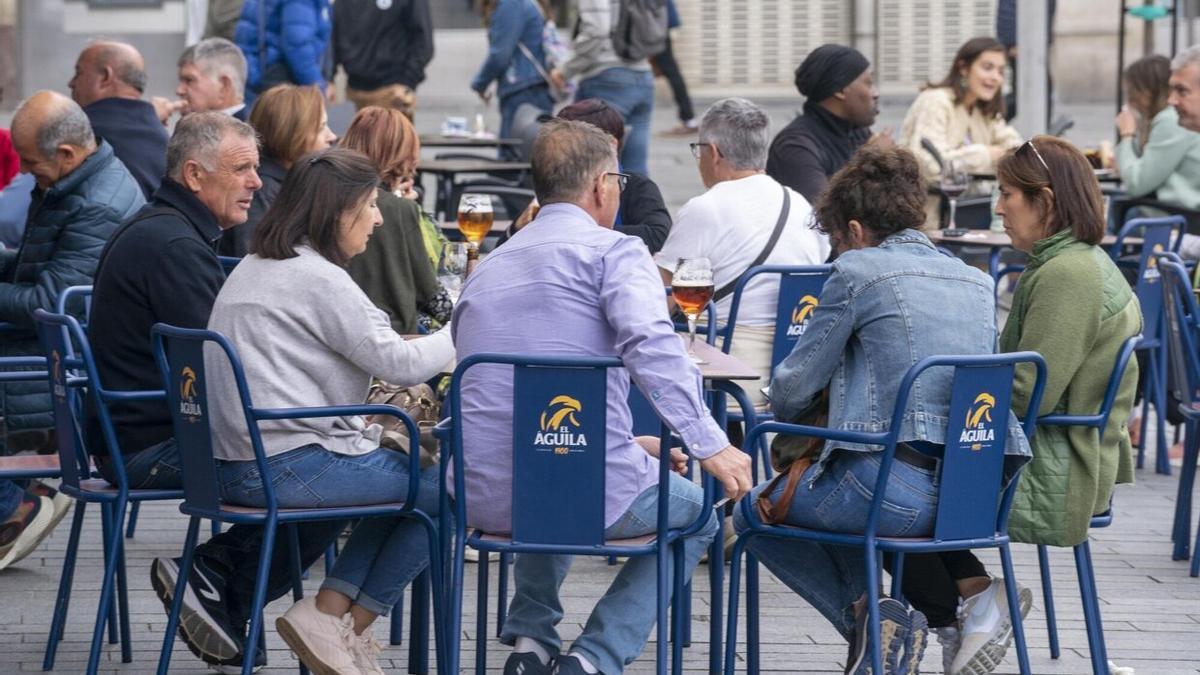 Una terraza de un bar en Vitoria