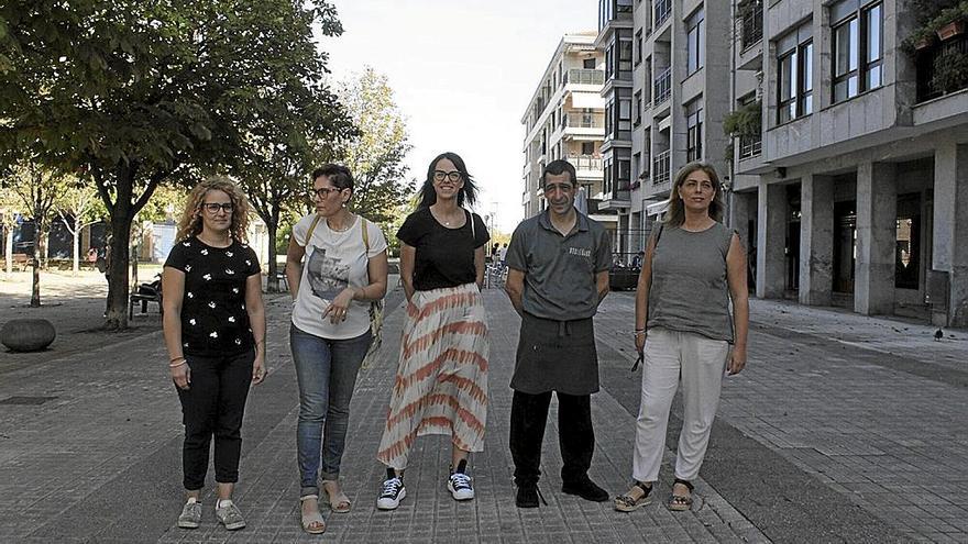 Representantes de la hostelería de Anzaran y Meaka, de Denok Bat y del Ayuntamiento, ayer.