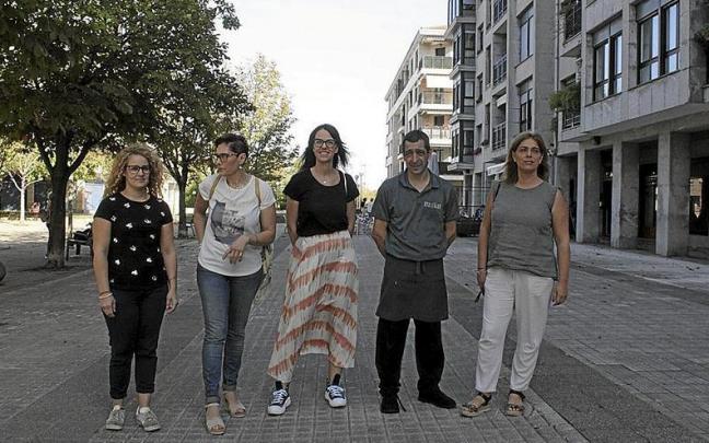 Representantes de la hosteler&iacute;a de Anzaran y Meaka, de Denok Bat y del Ayuntamiento, ayer.