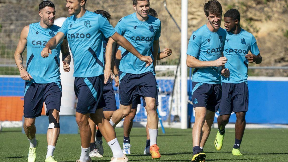 Imagen de Elustondo junto a sus compañeros en el entrenamiento de este miércoles