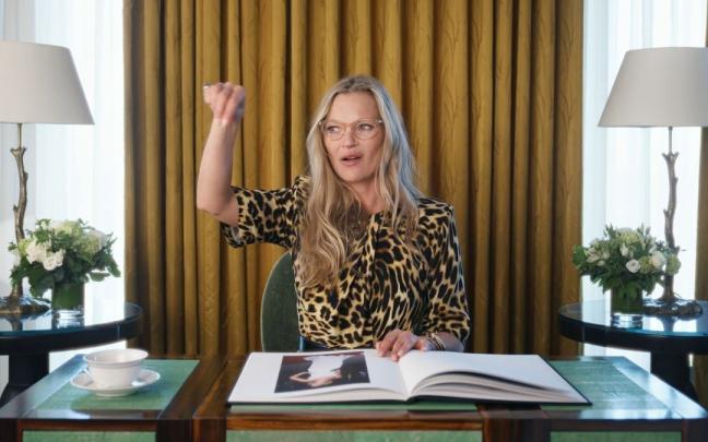 Kate Mosh explica en una entrevista con 'Vogue' el momento en el que Johnny Depp le regaló la gargantilla. Kate Mosh explica en una entrevista con 'Vogue' el momento en el que Johnny Depp le regaló la gargantilla.