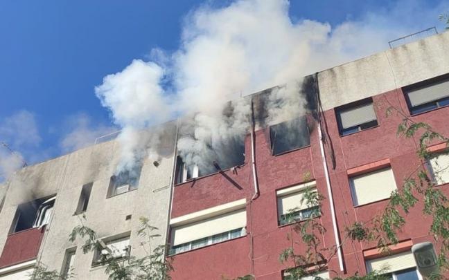 Imagen del incendio en Badalona. Imagen del incendio en Badalona.