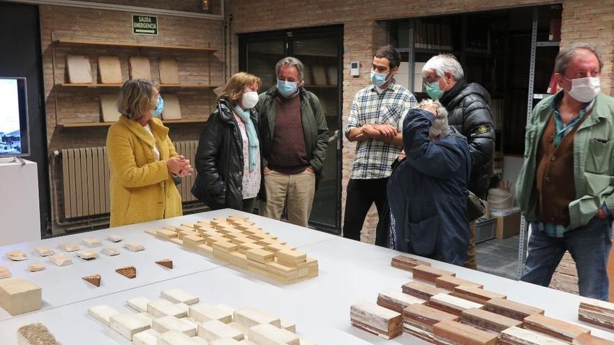 Presentación por parte del Gobierno a las asociaciones de memoria histórica del proyecto seleccionado para representar el Memorial sobre los Centros de Detención de 1936.