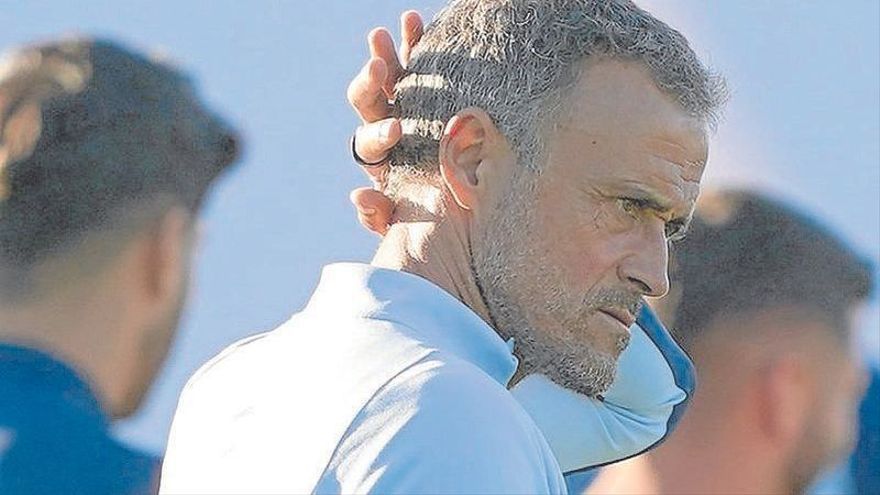 Luis Enrique, durante el entreno de ayer.