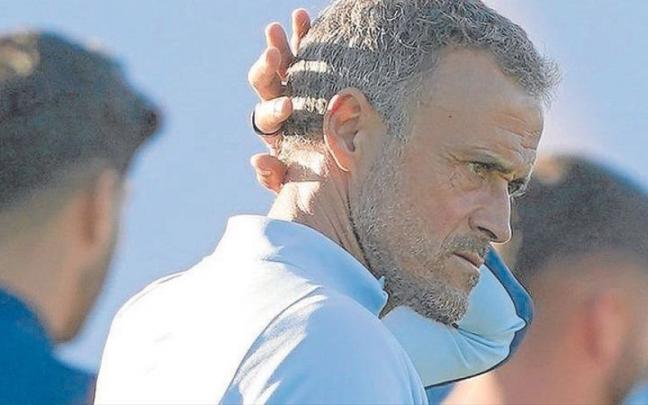 Luis Enrique, durante el entreno de ayer.