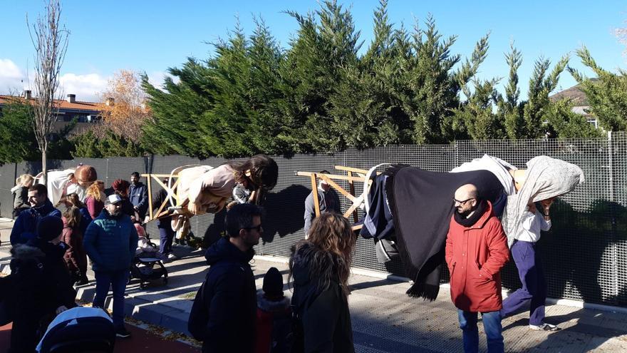 Los gigantes, a hombros en el regreso de la kalejira de este sábado.