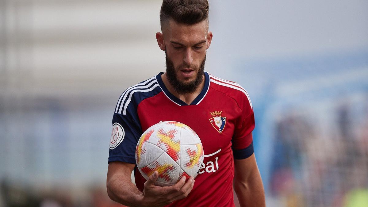 Roberto Torres, con la primera camiseta rojilla.