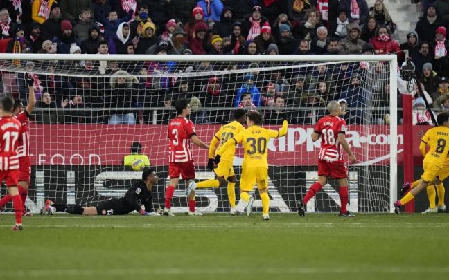 El delantero del FC Barcelona Pedri celebra su gol ante el Girona durante el partido de LaLiga. El delantero del FC Barcelona Pedri celebra su gol ante el Girona durante el partido de LaLiga.