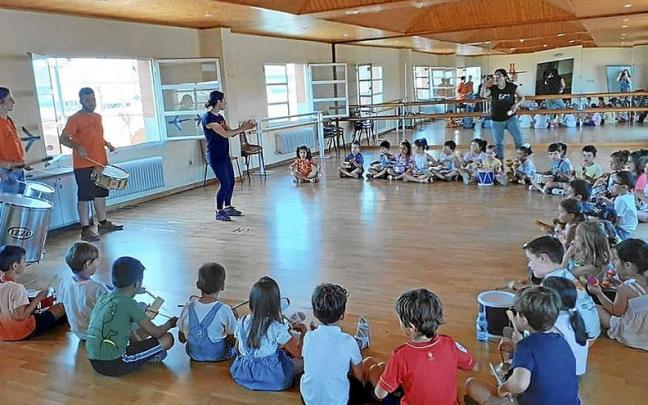 Celebraci&oacute;n, a medias, de los 40 a&ntilde;os de la escuela de m&uacute;sica de San Adri&aacute;n