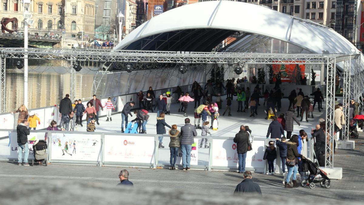 La pista de hielo estará abierta del 25 de noviembre al 5 de enero en El Arenal de Bilbao