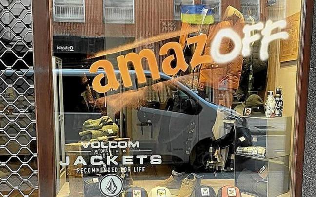 Las pintadas han durado todo el fin de semana.