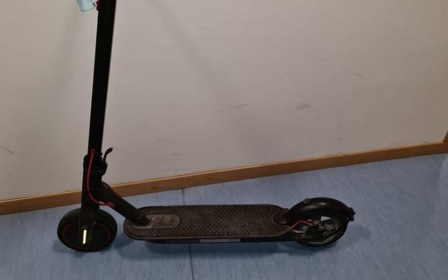 Imagen del patinete que fue confiscado por la policía. Imagen del patinete que fue confiscado por la policía.