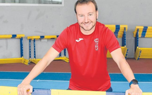 Julen Armentia posa para la entrevista concedida a DNA en Mendizorroza. Julen Armentia posa para la entrevista concedida a DNA en Mendizorroza.