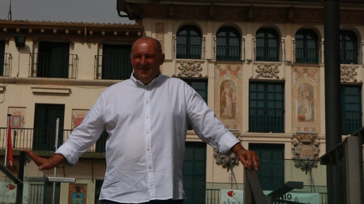 José Lucas Mena 'Pato' en el kiosco de la plaza de Los Fueros de Tudela