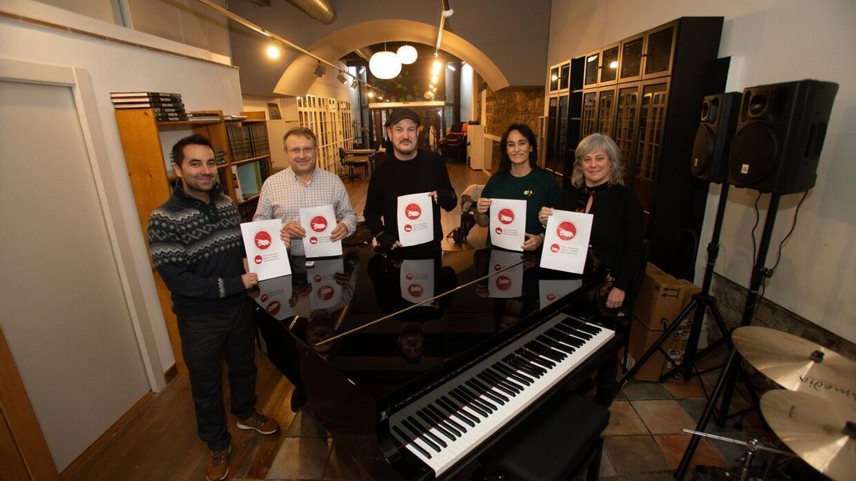 De izquierda a derecha, Andoni Arcilla, Francisco Javier Casalí, David Guindano, Eva Martínez y Miriam Mendive.