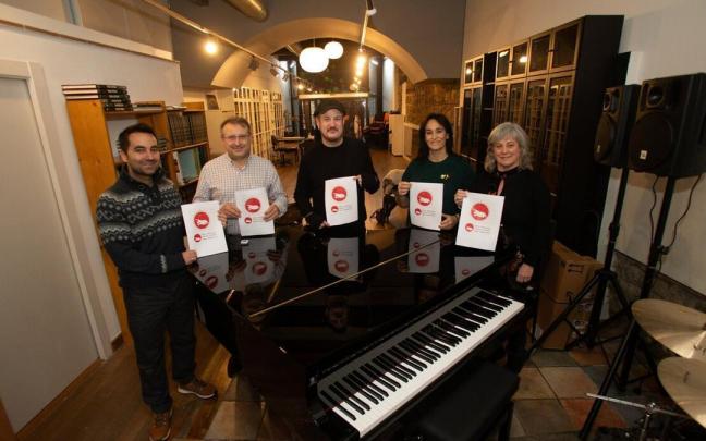 De izquierda a derecha, Andoni Arcilla, Francisco Javier Casalí, David Guindano, Eva Martínez y Miriam Mendive.
