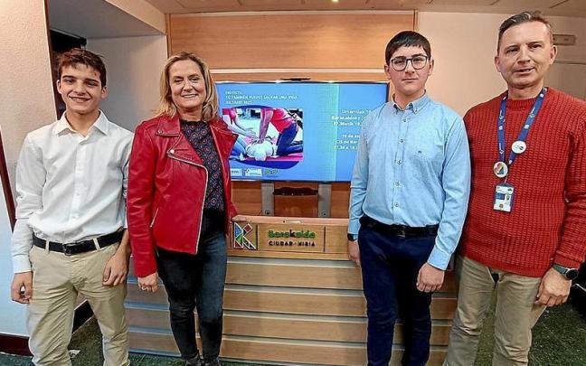 Aritz Mart&iacute;nez y Adei L&oacute;pez, junto a Amaia del Campo y &Oacute;scar V&aacute;zquez. | FOTO: AYTO. BARAKALDO
