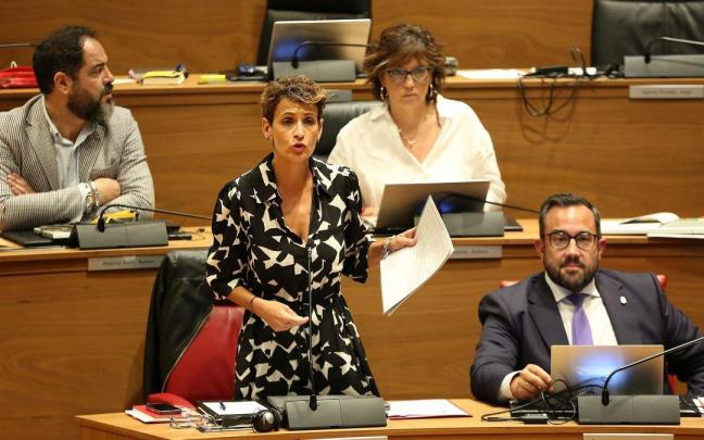 La presidenta María Chivite, en una intervención durante el pleno del jueves en el Parlamento de Navarra.