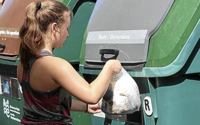 Usuarios de la tarjeta en la zona de la UPNA.
