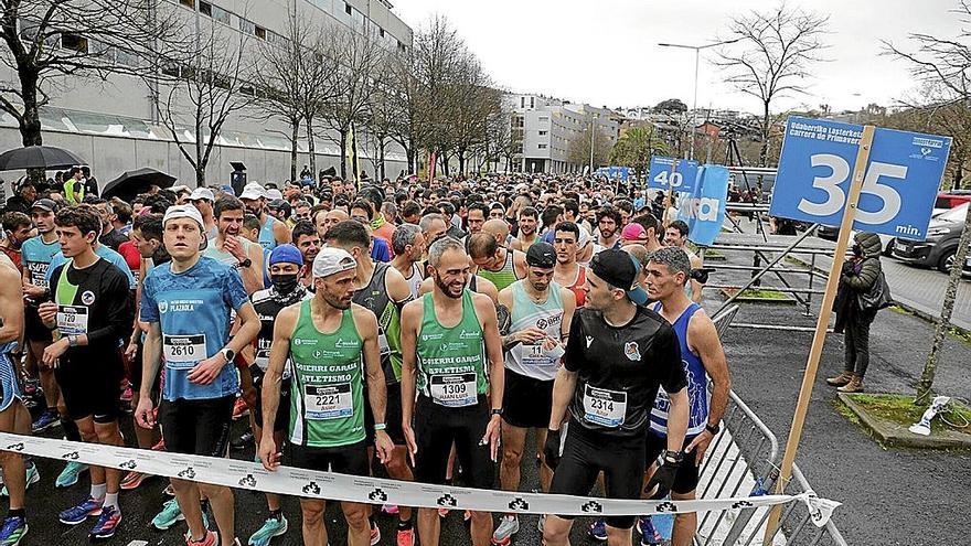 Participantes, momentos antes de la salida del año pasado. | FOTO: IKER AZURMENDI