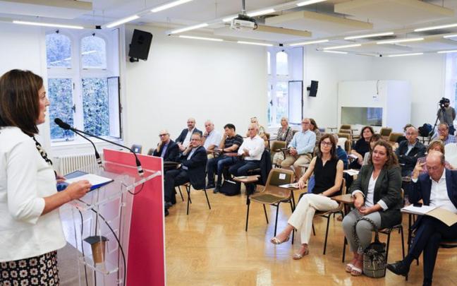 Beatriz Artolazabal, en el acto de apertura del Curso de Verano de la UPV/EHU "Víctimas del terrorismo: su derecho de participación". Beatriz Artolazabal, en el acto de apertura del Curso de Verano de la UPV/EHU "Víctimas del terrorismo: su derecho de participación".
