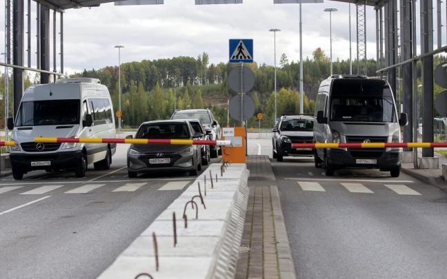 Frontera de Rusia a Finlandia en el puesto de control fronterizo de Nuijamaa en Lappeenranta. Frontera de Rusia a Finlandia en el puesto de control fronterizo de Nuijamaa en Lappeenranta.