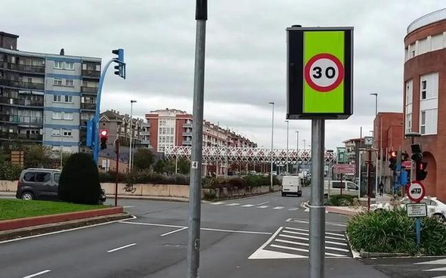 Radar en la calle Iparraguirre, en la salida hacia Bilbao, antes del conservatorio. Radar en la calle Iparraguirre, en la salida hacia Bilbao, antes del conservatorio.