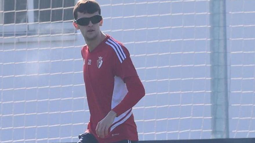 Aimar Oroz, con sus gafas durante el último entrenamiento.