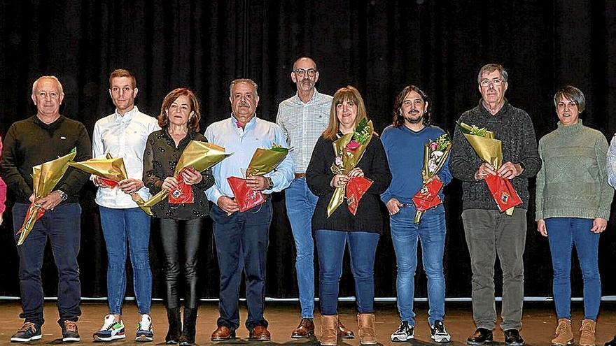 Los corellanos y corellanas, tras recibir el reconocimiento. | FOTO: CEDIDA