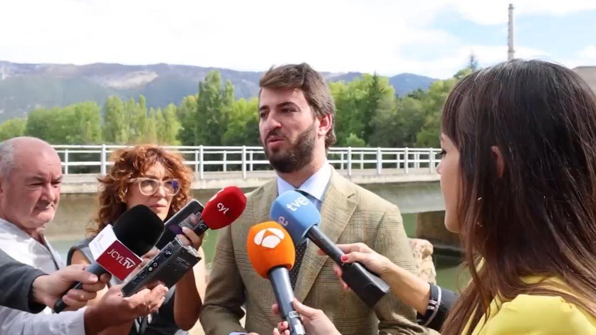 Juan García-Gallardo atiende a los medios en las instalaciones de la central nuclear