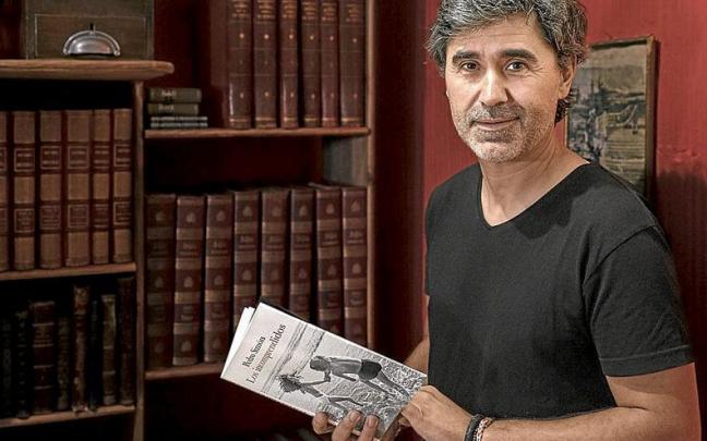 Pedro Sim&oacute;n, novelista con larga obra publicada y periodista en activo.