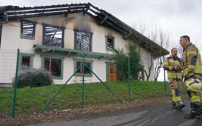 El caser&iacute;o de Mungia qued&oacute; calcinado.