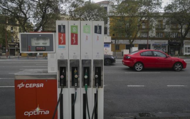 El hombre habría chocado contra el surtidor de una gasolinera. El hombre habría chocado contra el surtidor de una gasolinera.