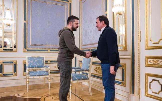 El presidente Ucraniano, Volodomir Zelenski, recibe al ministro espa&ntilde;ol de Exteriores, Jos&eacute; Manuel Albares.