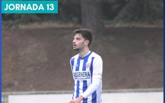Un jugador del Izarra durante un entrenamiento previo al encuentro contra el Brea.
