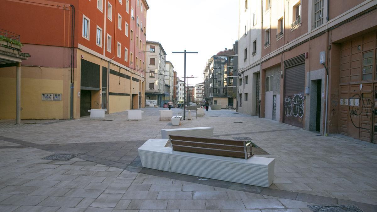 Concluye la pavimentación del entorno de la calle Manuel de Falla