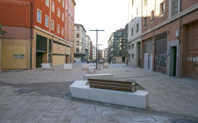 Concluye la pavimentación del entorno de la calle Manuel de Falla Concluye la pavimentación del entorno de la calle Manuel de Falla