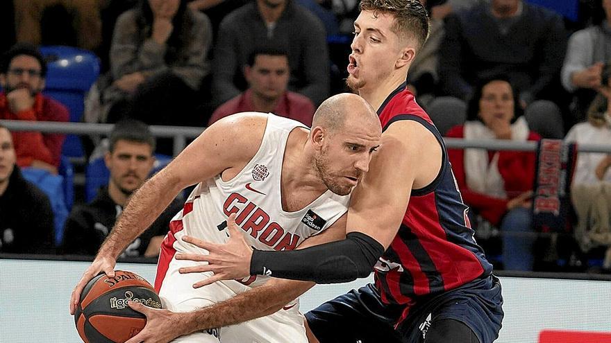 Hommes presiona a Colom durante el duelo contra el Girona del pasado domingo.