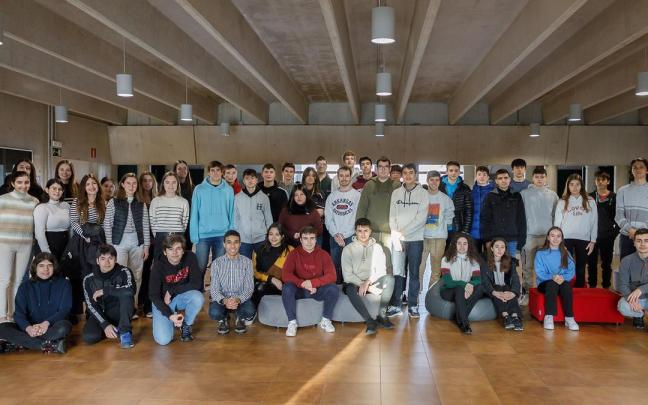 Participaron en la Olimpiada, en la UPNA antes de comenzar las pruebas.