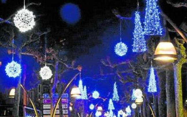Luces navideñas en el paseo San Francisco de Tolosa. Luces navideñas en el paseo San Francisco de Tolosa.