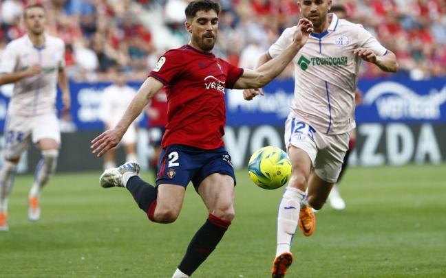 Nacho Vidal despeja un bal&oacute;n en el &uacute;ltimo Osasuna-Getafe.