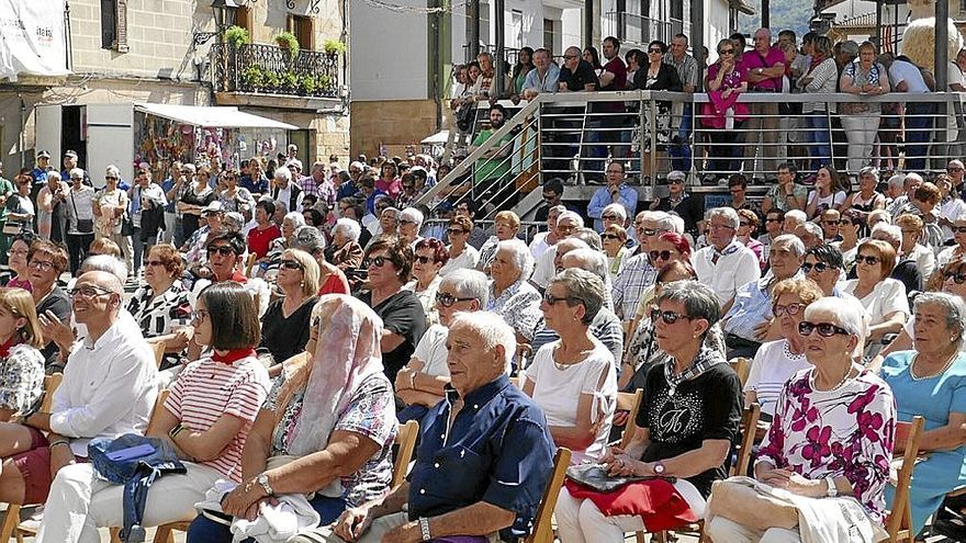 Trasteando Taldea despide los conciertos del mediodía en una plaza a rebosar