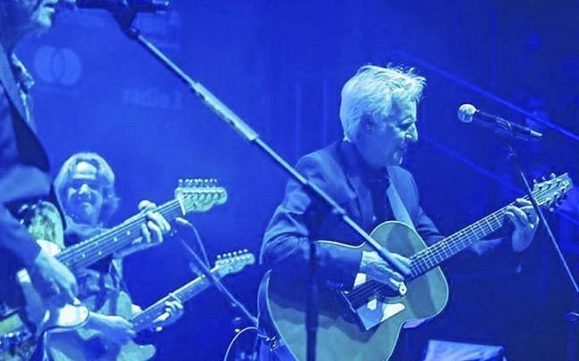 Ariel Roth y Kiko Veneno en un de los conciertos de la gira. Ariel Roth y Kiko Veneno en un de los conciertos de la gira.