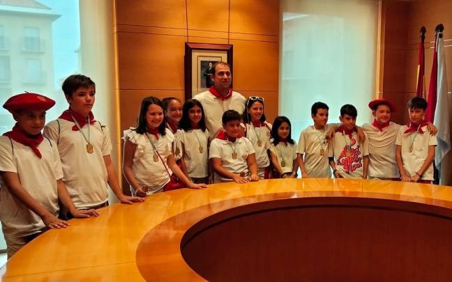 Las quintas de 2011 y 2012 disfrutaron del D&iacute;a del Ni&ntilde;o en Cascante como se merecen, con su corporaci&oacute;n infantil.