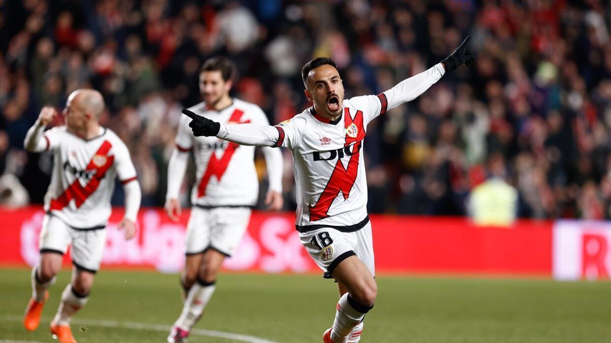 Álvaro García celebra su gol.